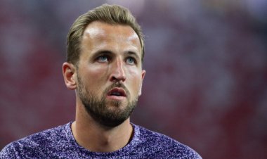 Bayern Munich’s Executives prepare to Aircraft for a Meeting – German Journalist Provides Update on Harry Kane.
