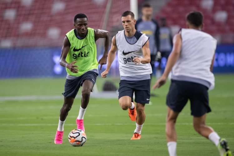 Incredible Goal from 20-Year-Old Tottenham Player During Open Training Session Wows Spectators